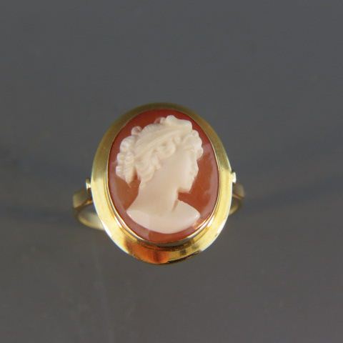 Appraisal: Cameo Ring carved shell portrait of a lady in k