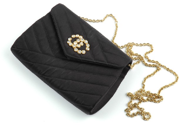 Appraisal: A Chanel evening bag The satin finish bag with signature