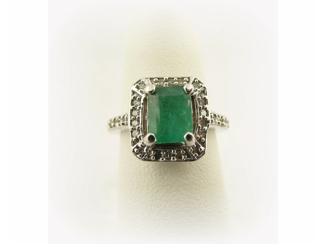 Appraisal: K white gold lady's ring with prong set ct emerald