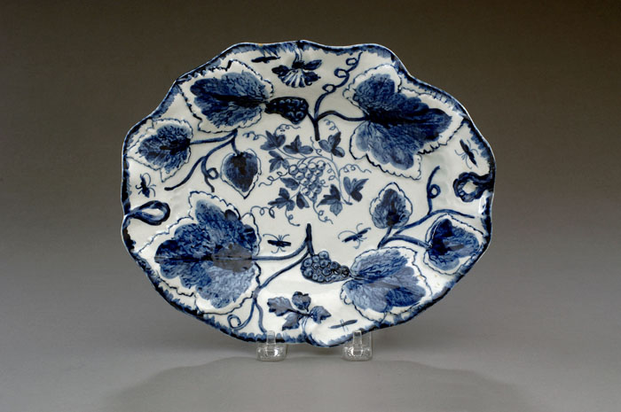 Appraisal: BOW PORCELAIN BLUE AND WHITE GRAPEVINE-MOLDED OVAL DISH CIRCA Painted