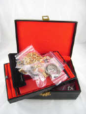 Appraisal: A quantity of costume jewellery and a jewellery box