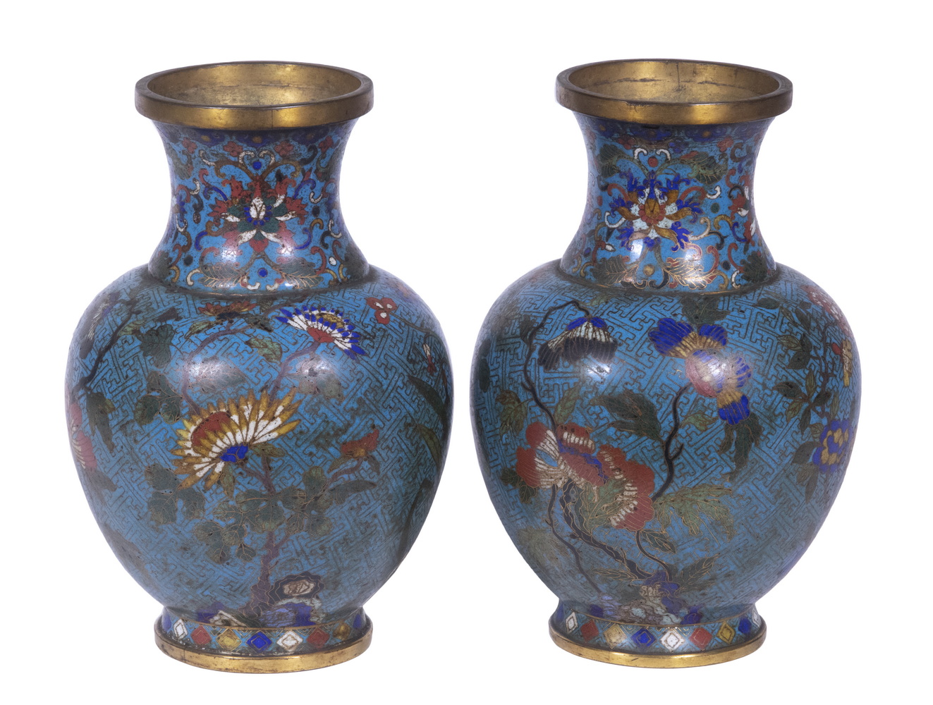 Appraisal: PR CHINESE CLOISONNE VASES Pair of th c Cloisonne Enamel