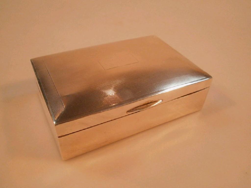 Appraisal: A silver rectangular table cigarette box with engine-turned decoration to