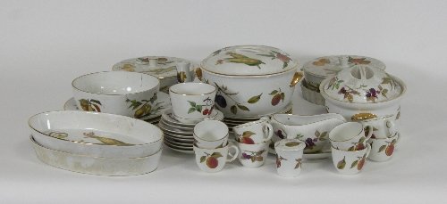 Appraisal: A quantity of Evesham pattern china