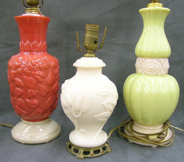 Appraisal: Lot of Aladdin glass electric lamps including rouge and moonstone