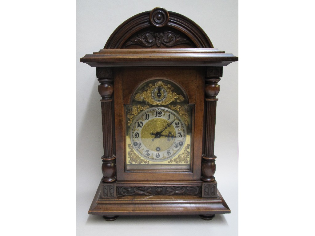 Appraisal: An Edwardian mahogany mantle clock the domed top above a