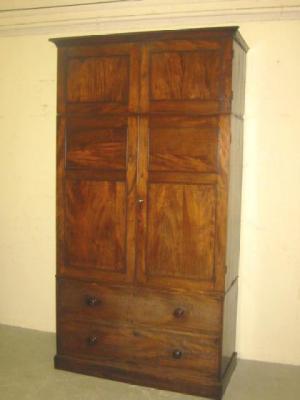 Appraisal: A MAHOGANY CUPBOARD ON CHEST the upper section with moulded