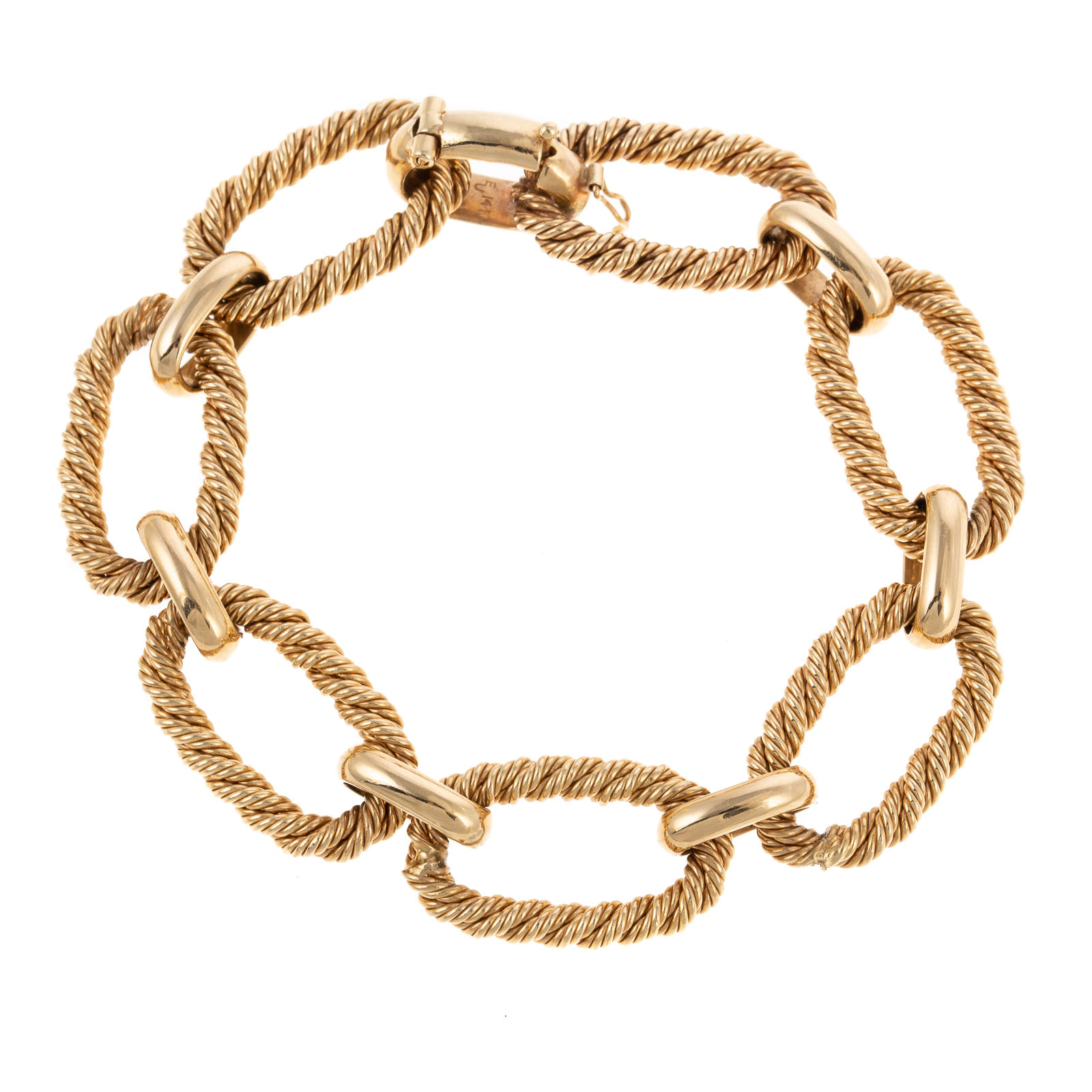 Appraisal: AN OVAL TWISTED LINK BRACELET IN K K yellow gold