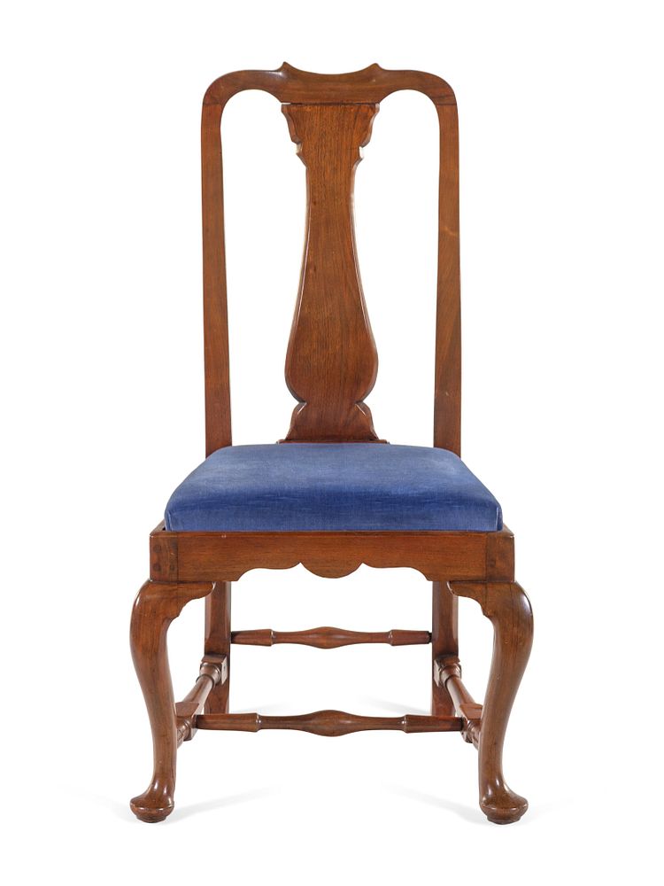 Appraisal: A Queen Anne Walnut Side Chair A Queen Anne Walnut