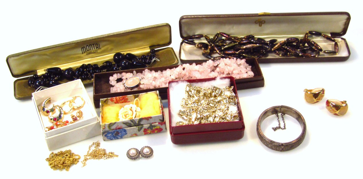 Appraisal: Various costume jewellery necklaces etc to include a fancy link