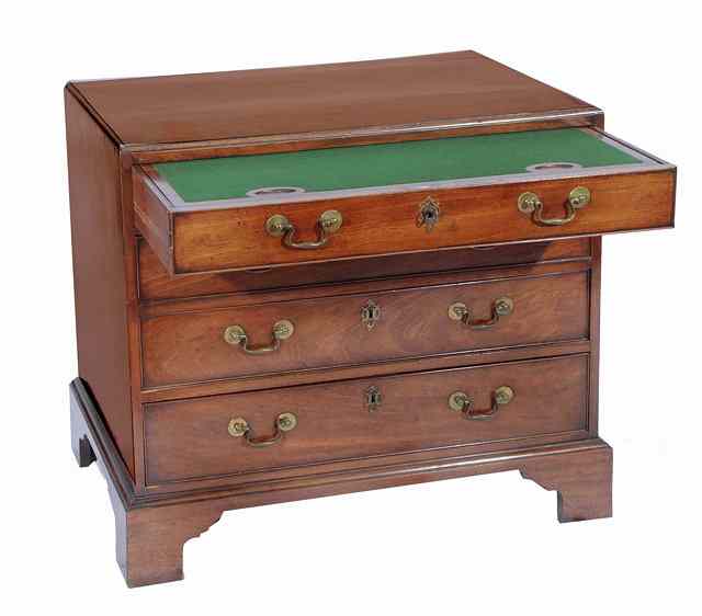 Appraisal: A GEORGE III MAHOGANY BATCHELORS CHEST of four long drawers