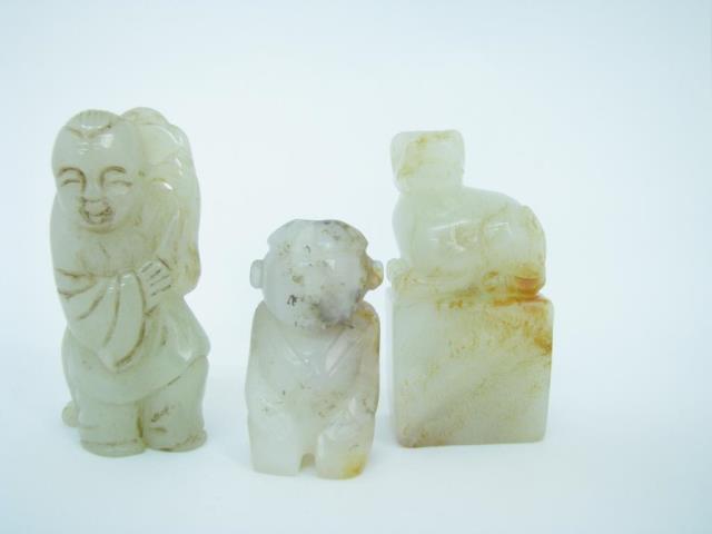 Appraisal: A group of three small Chinese jade carvings including one