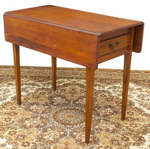 Appraisal: American Federal style Pembroke table th c drop leaves single