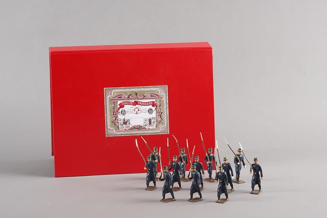 Appraisal: Mignot pc set of French Chasseurs marching in original box