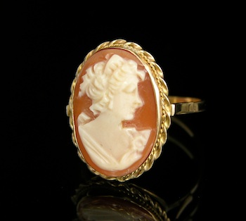 Appraisal: A k Gold and Cameo Ring k yellow gold ring