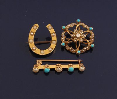 Appraisal: An Edwardian gold circular brooch Set with seed pearls and