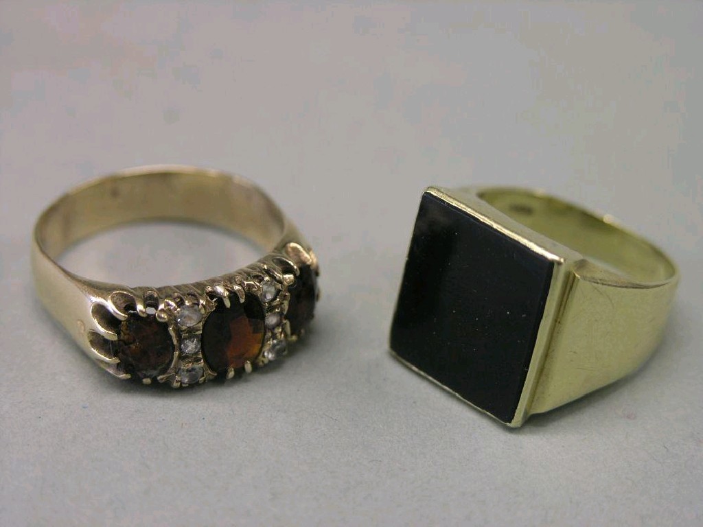 Appraisal: A ct gold gentleman's ring with inset dark stone and