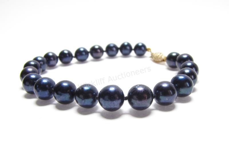 Appraisal: A long fashion bracelet with twenty-two dyed black mm pearls