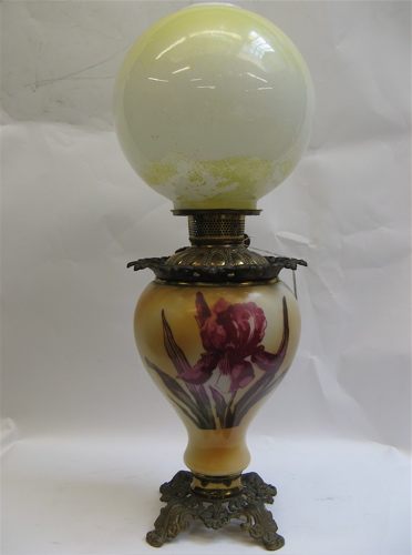 Appraisal: AN AMERICAN GONE WITH THE WIND KEROSENE LAMP glass base