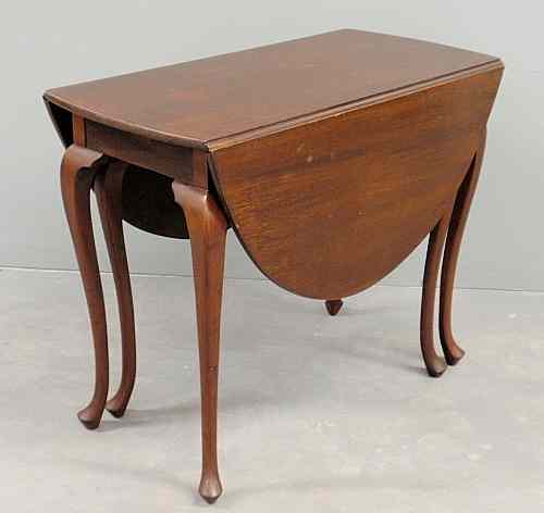 Appraisal: Queen Anne style mahogany drop-leaf table with six legs h