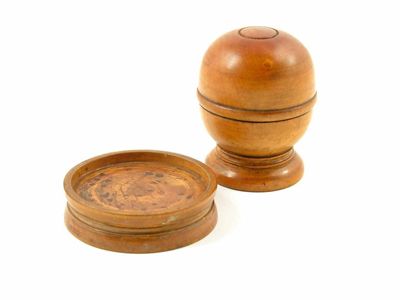 Appraisal: A late th century turned boxwood pill silverer threaded cover