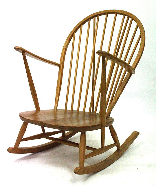 Appraisal: A LIGHT ELM ERCOL ROCKING CHAIR with spindle supports cm