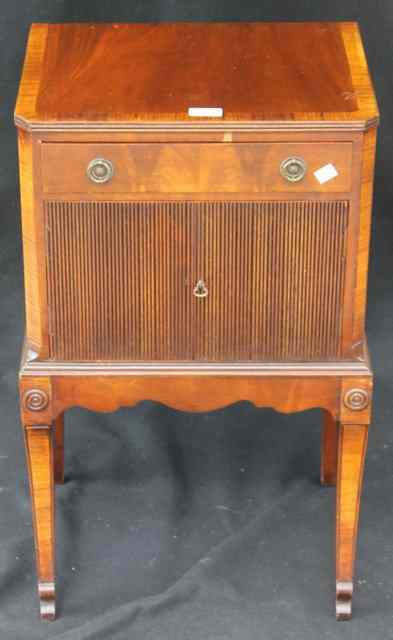 Appraisal: A REPRODUCTION GEORGIAN STYLE MAHOGANY SIDE CUPBOARD fitted with single