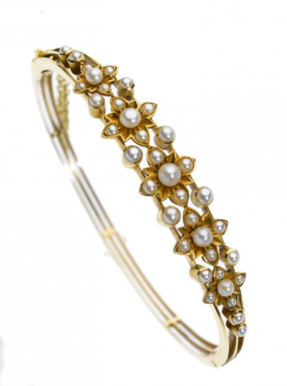 Appraisal: AN ANTIQUE CT GOLD AND SEED PEARL BRACELET mounted with