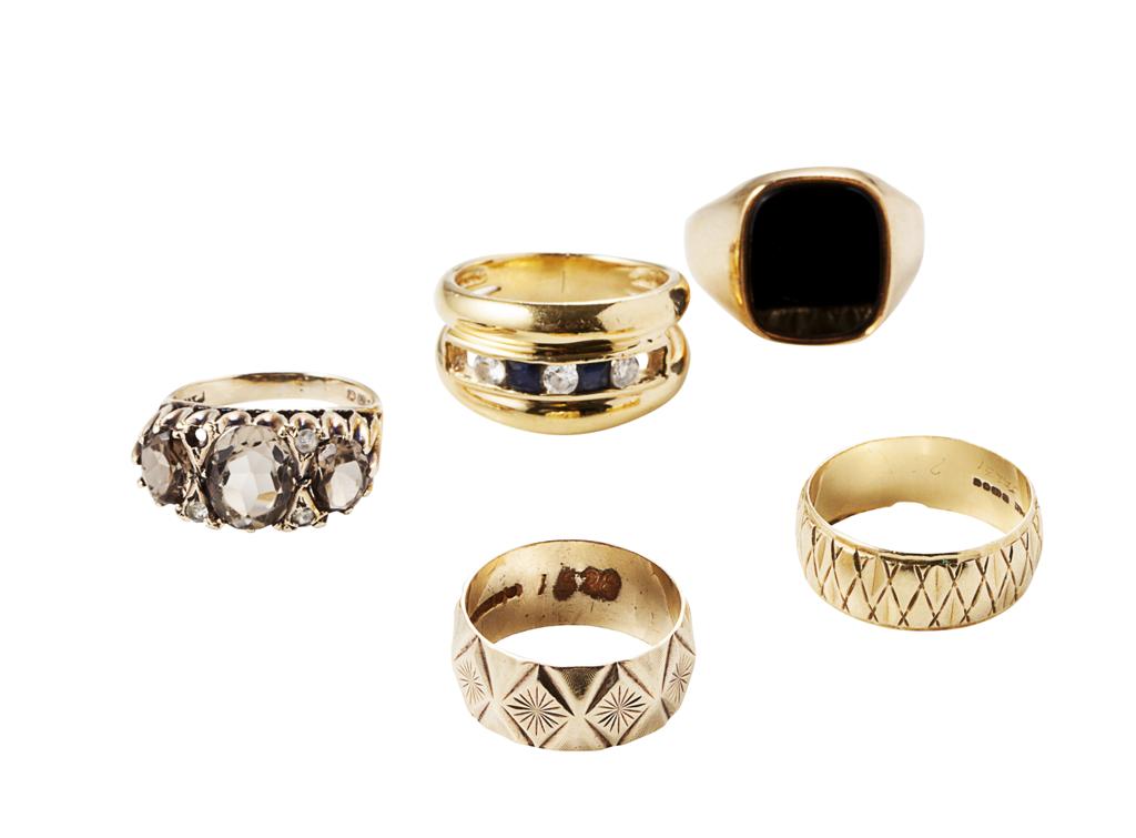 Appraisal: A collection of gem set rings to include a ct