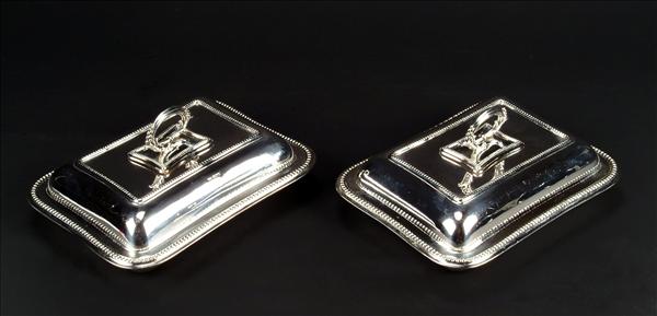 Appraisal: A pair of silver oblong entree dishes covers and handles