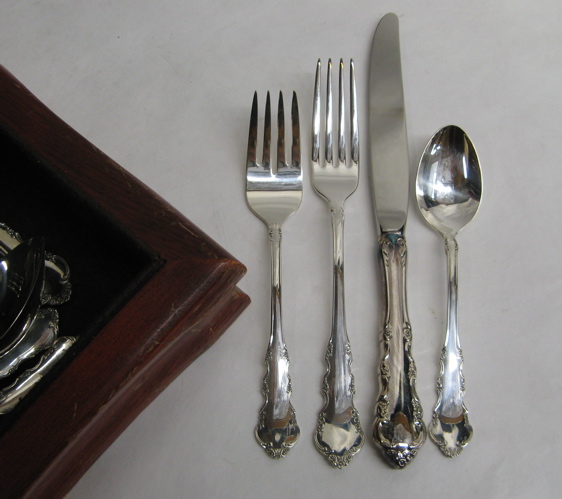 Appraisal: REED BARTON SILVER PLATED FLATWARE SET pieces in the Dresden