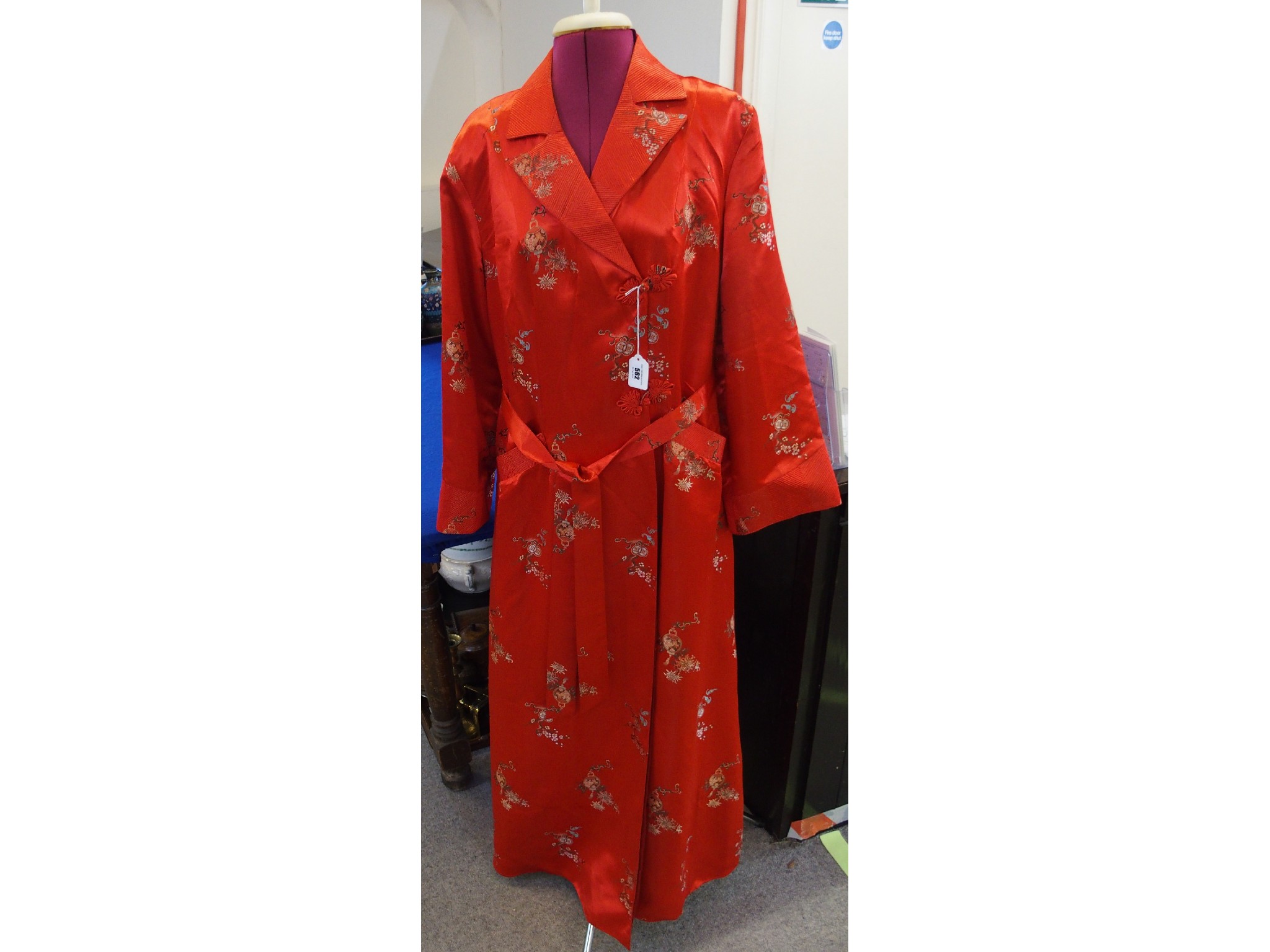 Appraisal: Red silk Chinese robe