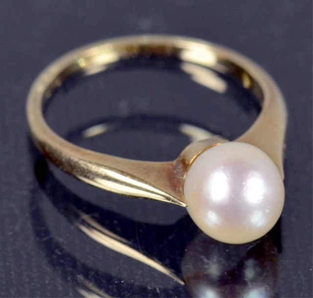 Appraisal: K Gold Cultured Pearl RingPearl is approximately mm