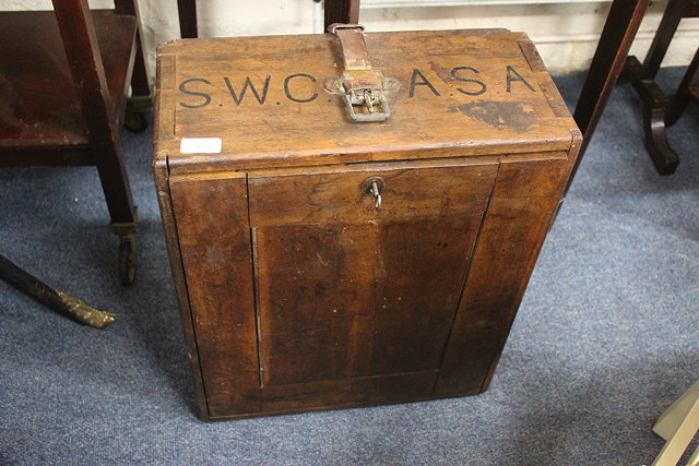 Appraisal: AN ANTIQUE HARDWOOD TRAVELLING BOOK BOX with inset brass carrying