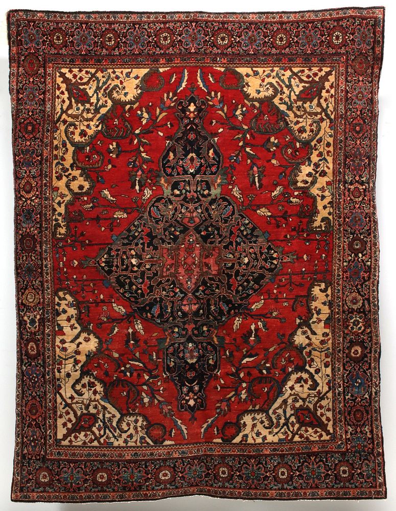 Appraisal: A FINE ANTIQUE PERSIAN FERAGHAN SAROUK MEDALLION RUG The exceptional