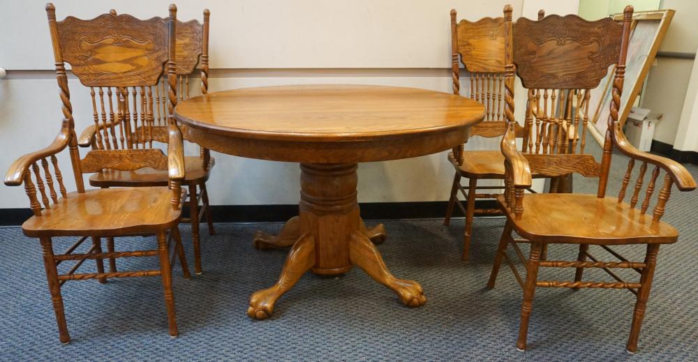 Appraisal: American Renaissance Style Oak Round Extension Dining Table no leaves