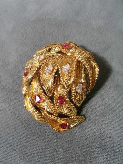 Appraisal: Leaf Shaped Brooch K yellow gold set w four pear