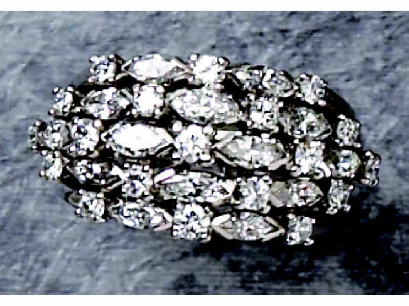 Appraisal: DIAMOND RING Platinum diamond ring with five single rows of