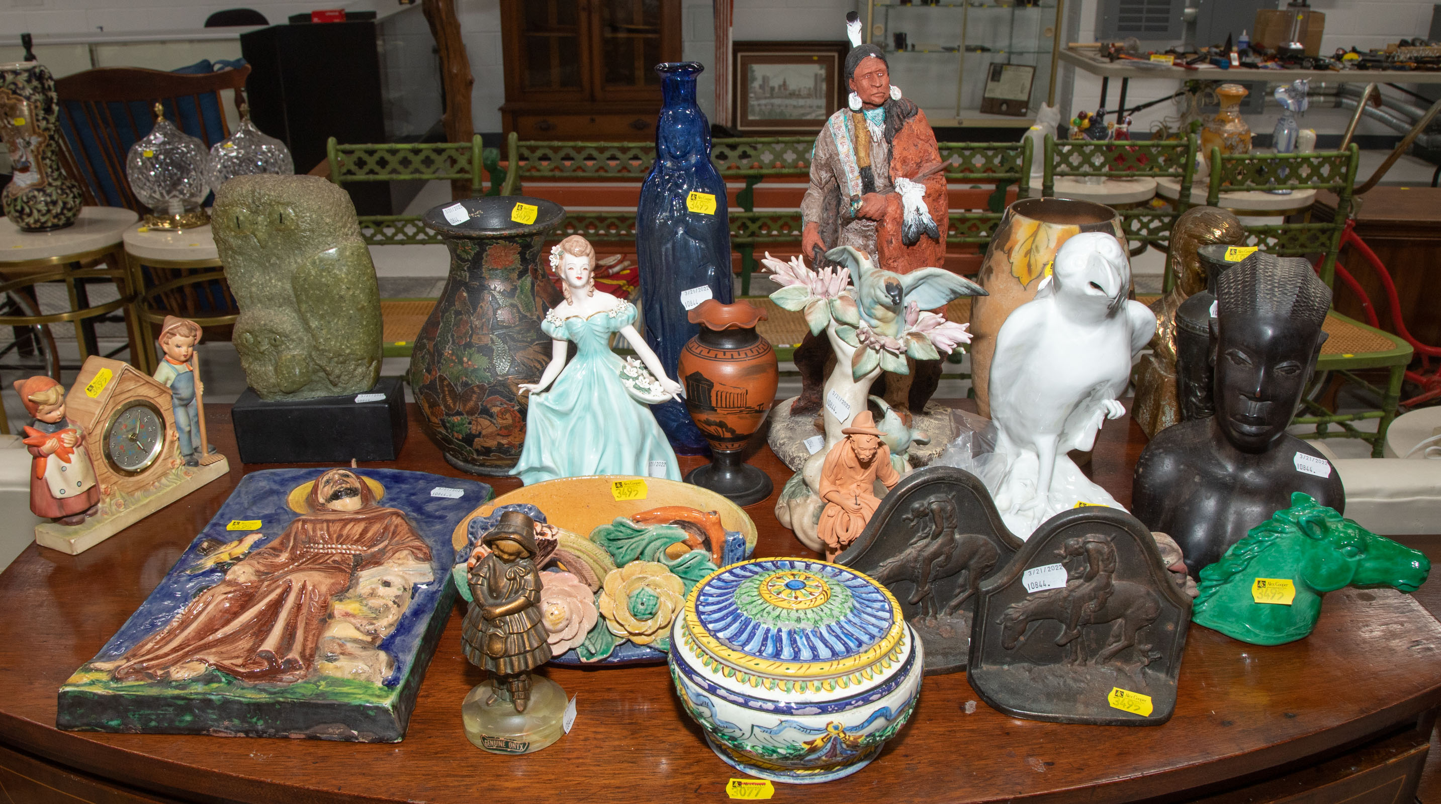 Appraisal: SELECTION OF DECORATIVE COLLECTIBLE OBJECTS Comprising items including an English