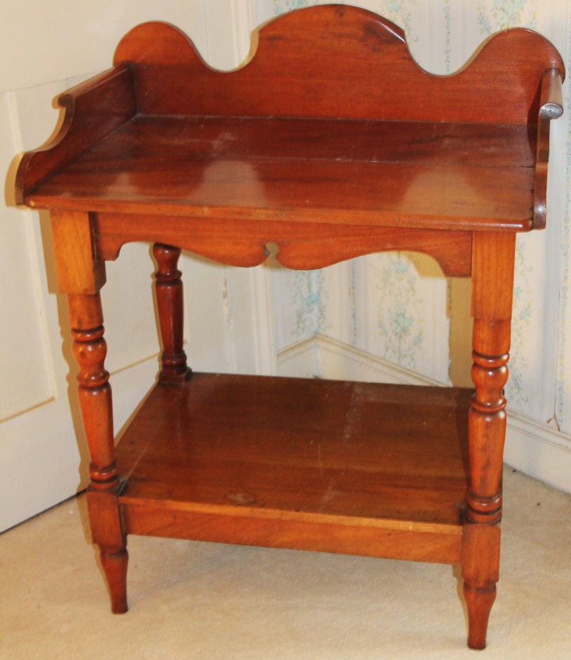 Appraisal: A Victorian style tray top washstand cm wide