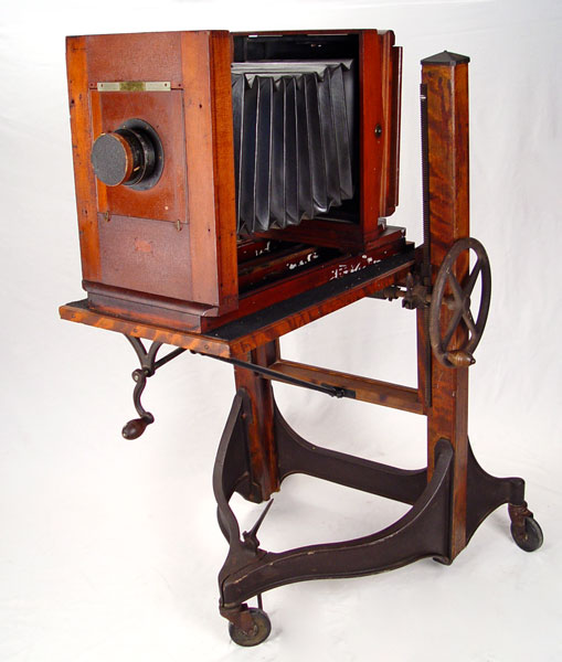 Appraisal: UNMARKED STUDIO CAMERA WITH LARGE STAND Unmarked wood case on