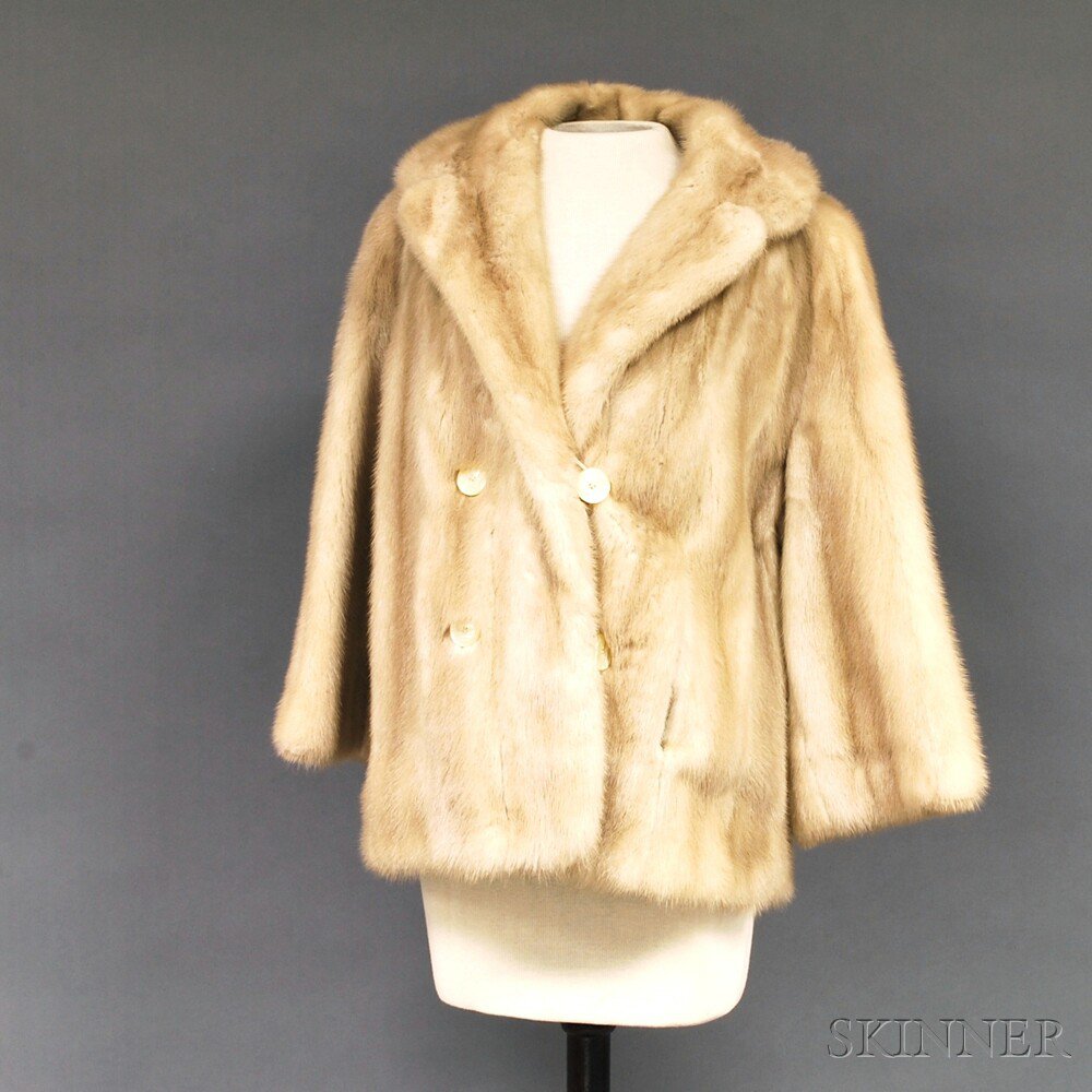 Appraisal: Ben Kahn White Mink Swing Jacket with two exterior pockets