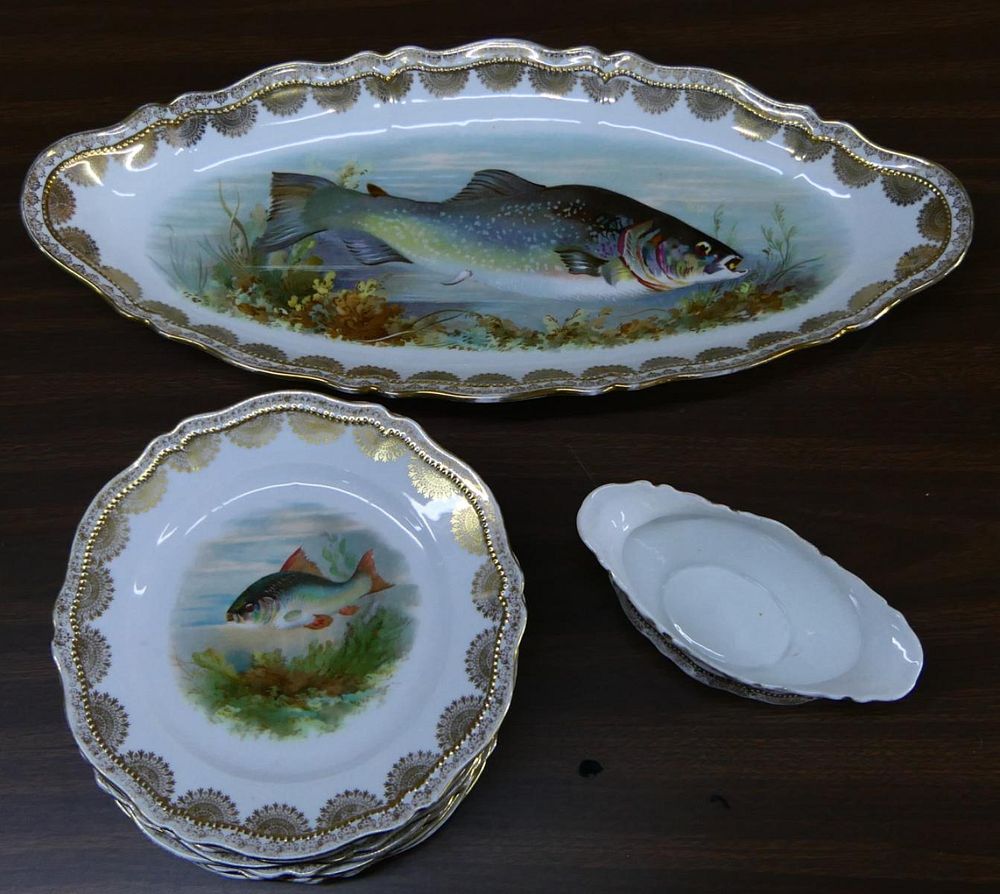 Appraisal: PIECCE O EG ROYAL AUSTRIA FISH PLATE SET A piece