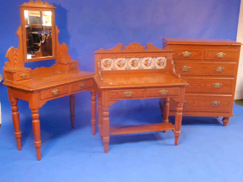 Appraisal: A three-piece Victorian grain painted bedroom suite comprising washstand dressing