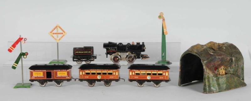 Appraisal: American Flyer Early Electric Passenger Train Set Description Includes original