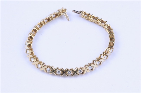 Appraisal: K YELLOW GOLD AND DIAMOND FLEXIBLE LINK TENNIS STYLE BRACELET