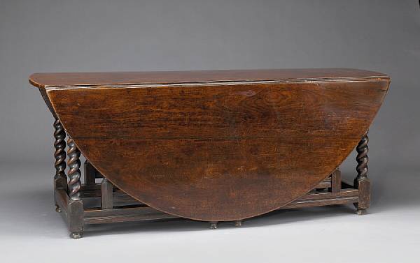 Appraisal: A William and Mary walnut gate leg table The oval