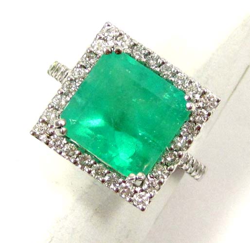 Appraisal: EMERALD DIAMOND AND WHITE GOLD RING The k gold ring