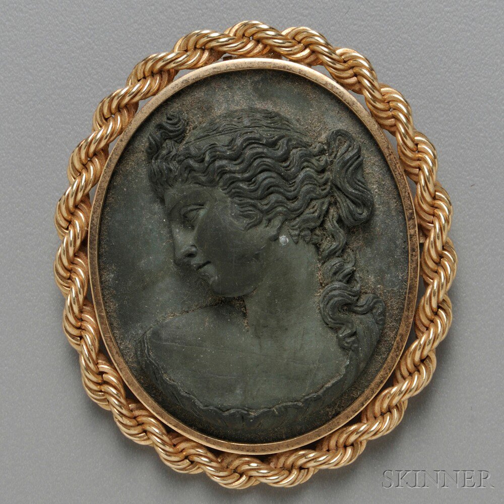 Appraisal: kt Gold-framed Lava Cameo Pendant Brooch the dark greenish cameo