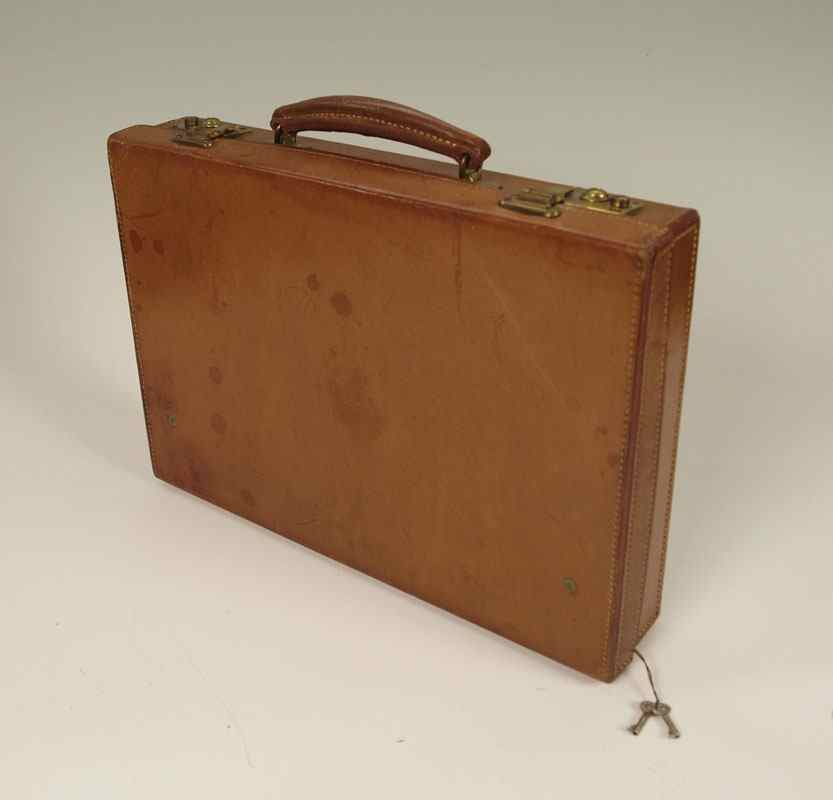 Appraisal: BROOKS BROTHERS LEATHER CITY ATTACHE CASE Natural tan leather with